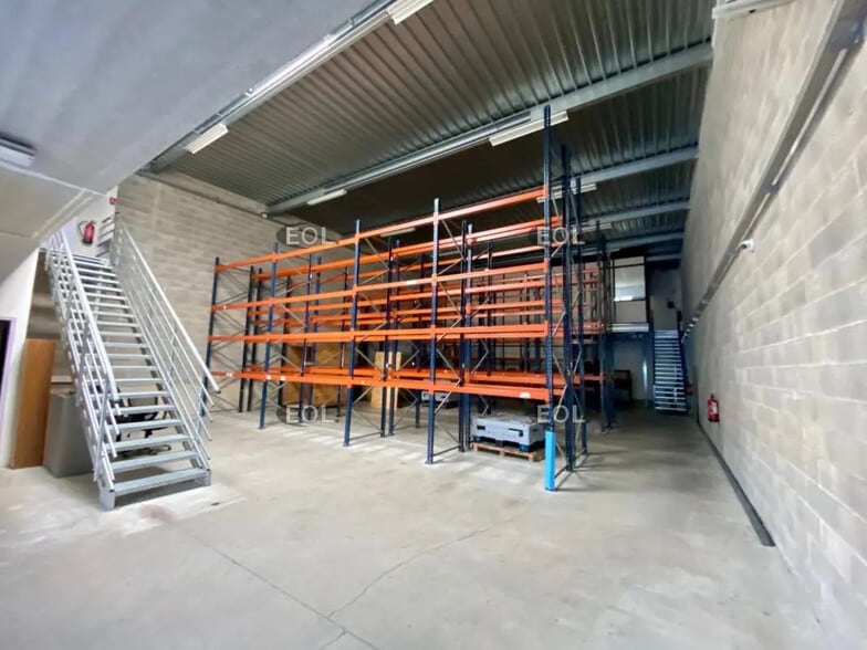 Flex in La Ciotat for lease - Building Photo - Image 1 of 8