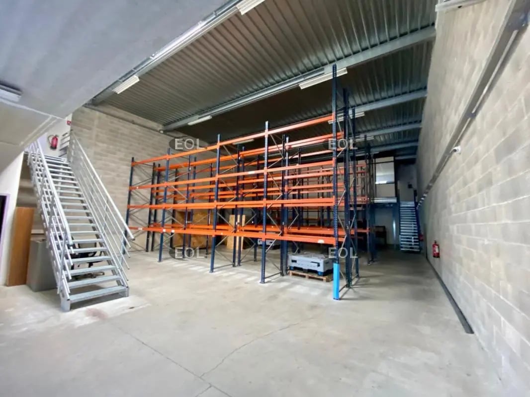 Flex in La Ciotat for lease Building Photo- Image 1 of 9