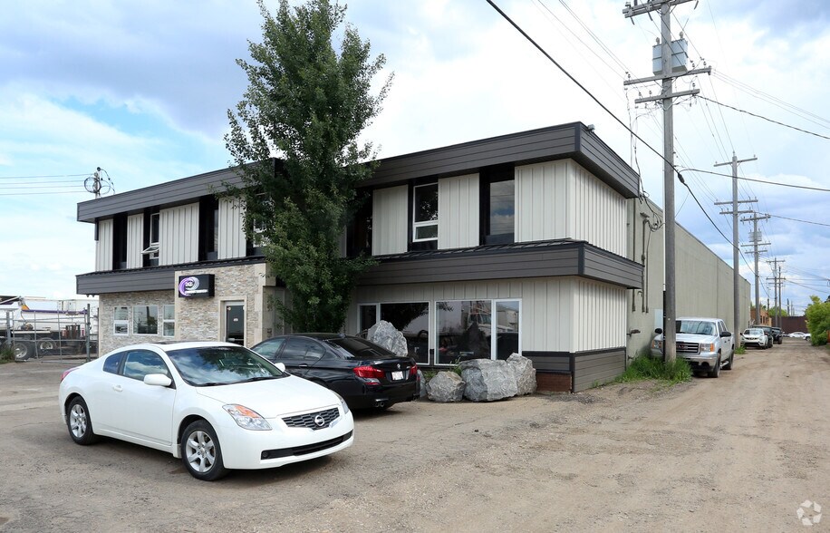 8825 126th Ave NW, Edmonton, AB à vendre - Photo du bâtiment - Image 1 de 1