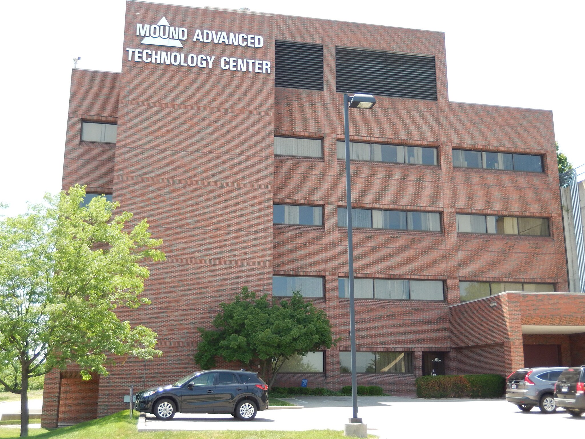 965 Capstone Dr, Miamisburg, OH à louer Photo du bâtiment- Image 1 de 8