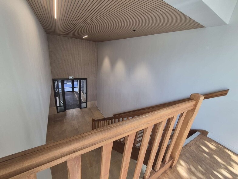 12 Place Lachambeaudie, Paris for lease - Building Photo - Image 3 of 5