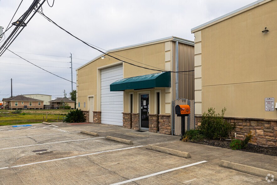 313 S 16th St, La Porte, TX à louer - Photo du bâtiment - Image 2 de 9
