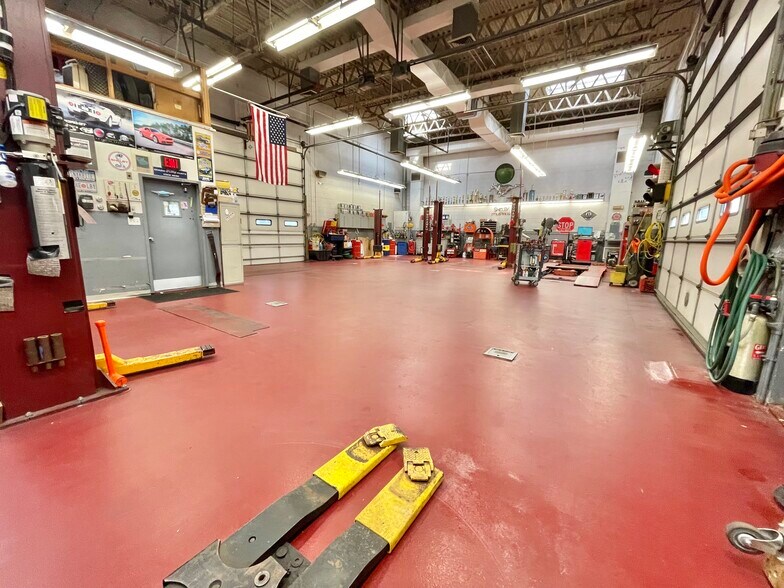 20 Linden Pl, Port Jefferson, NY à vendre - Photo intérieure - Image 3 de 18