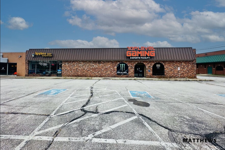 6933 Pearl Rd, Middleburg Heights, OH for sale - Building Photo - Image 1 of 6