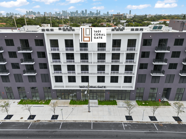Plus de détails pour 1601 SW 32nd Ave, Miami, FL - Commerce de détail à louer