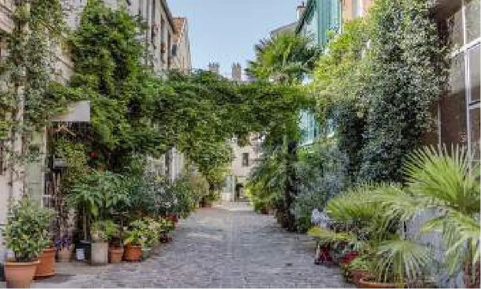 104 Rue Oberkampf, Paris for lease Building Photo- Image 1 of 21