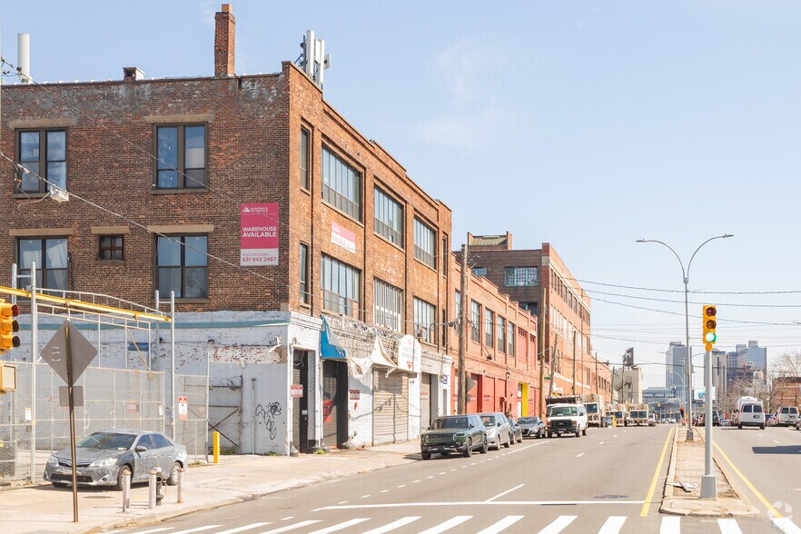 130-11 Atlantic Ave, Richmond Hill, NY à vendre - Photo du bâtiment - Image 3 de 8
