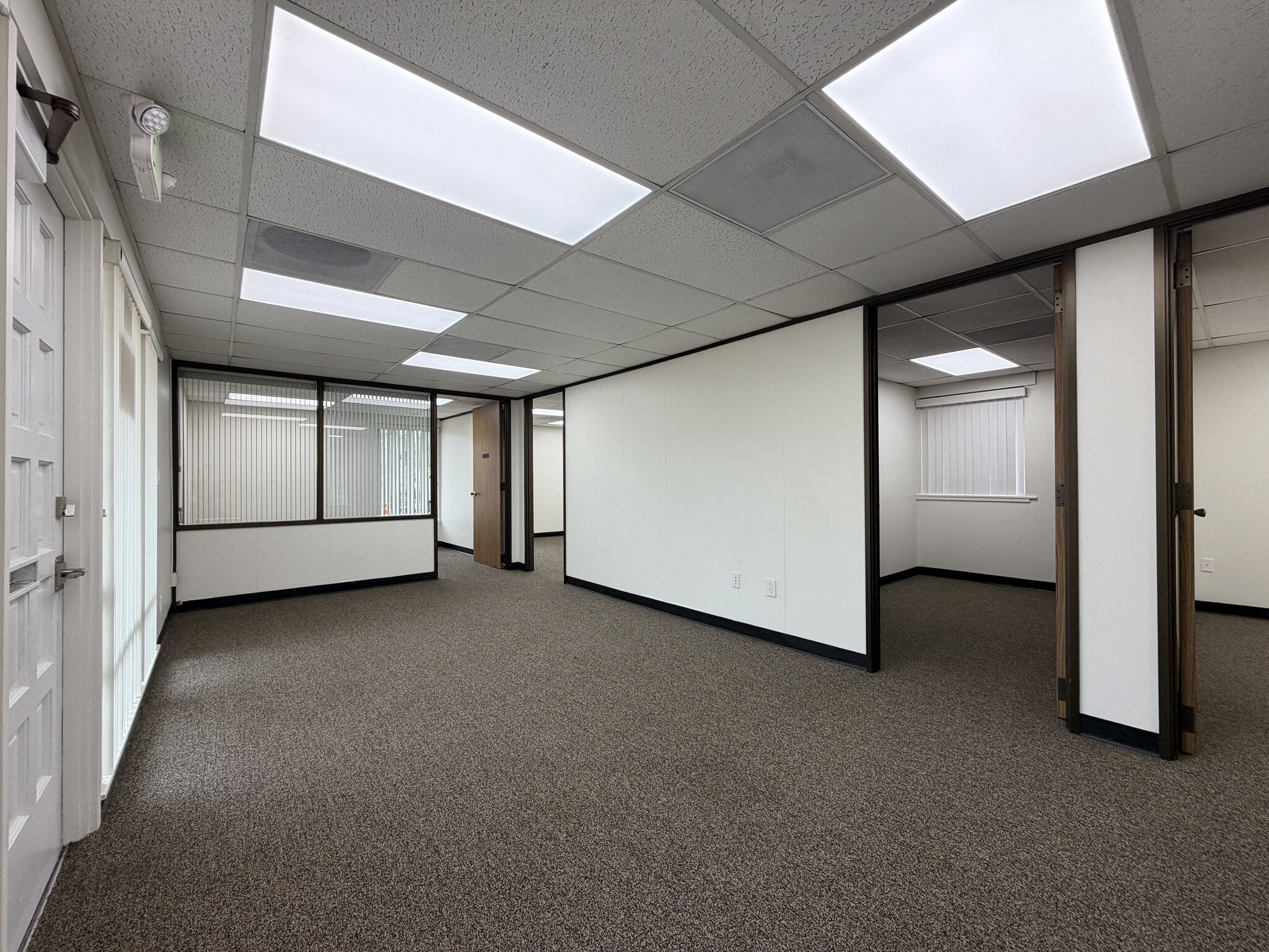 911 Hacienda Dr, Vista, CA for lease Interior Photo- Image 1 of 9