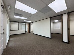 911 Hacienda Dr, Vista, CA for lease Interior Photo- Image 1 of 9