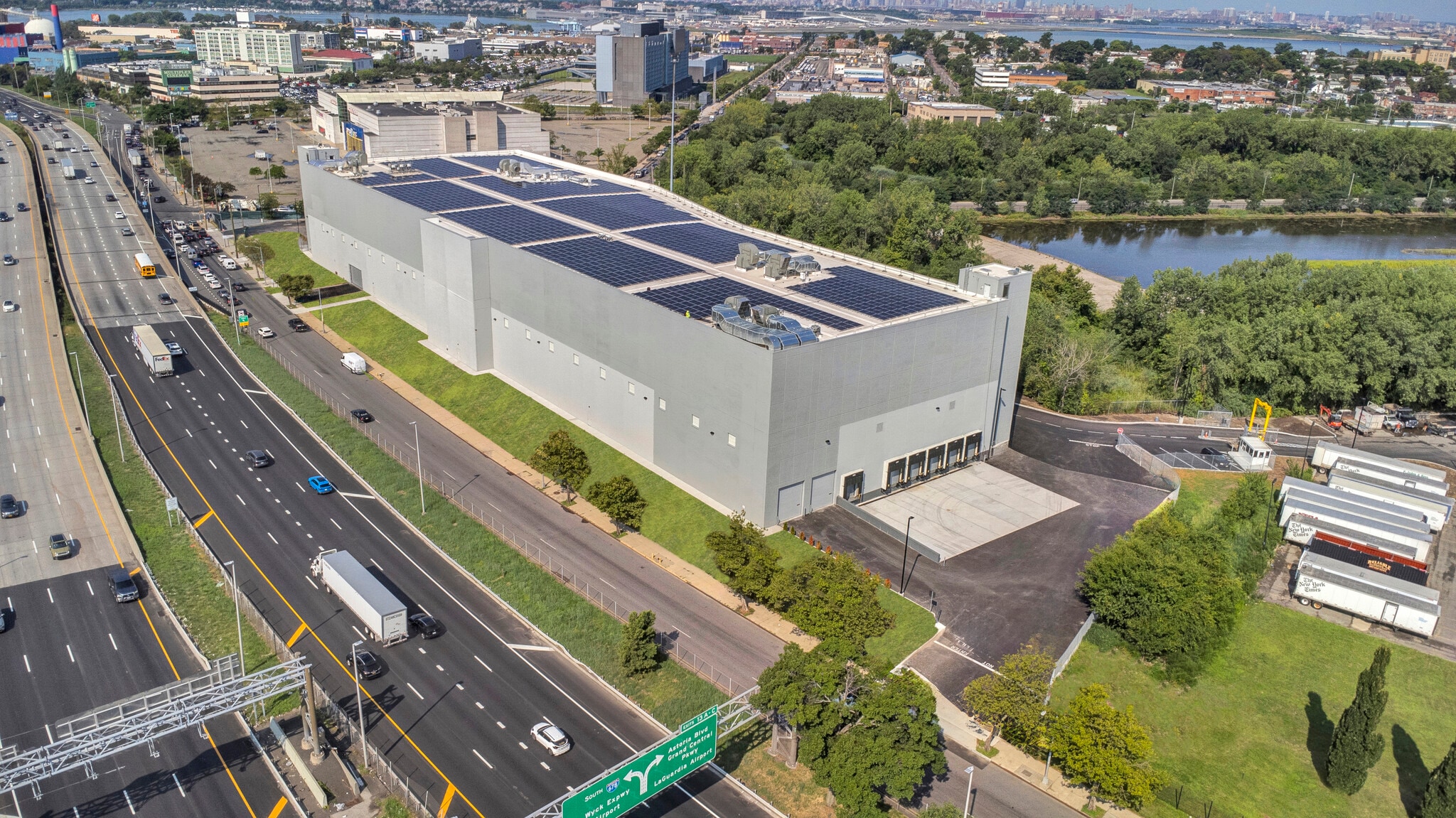 28-10 Whitestone Expy, Queens, NY for lease Primary Photo- Image 1 of 26