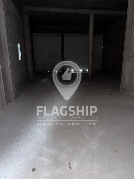 Retail in Montreuil for lease - Interior Photo - Image 2 of 6
