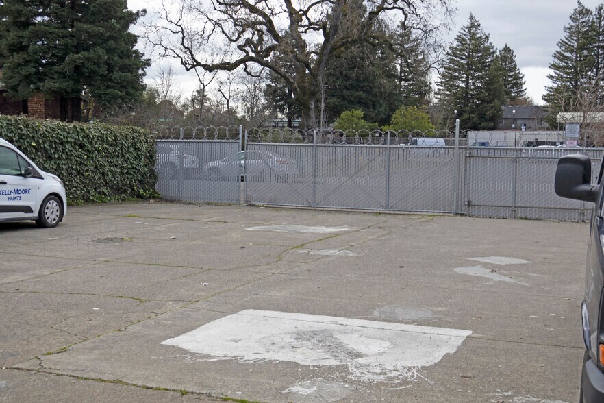 1478 Guerneville Rd, Santa Rosa, CA à louer - Photo du bâtiment - Image 2 de 5