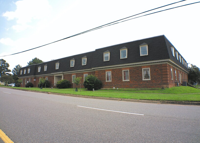 2819 N Parham Rd, Richmond, VA for lease - Building Photo - Image 1 of 3