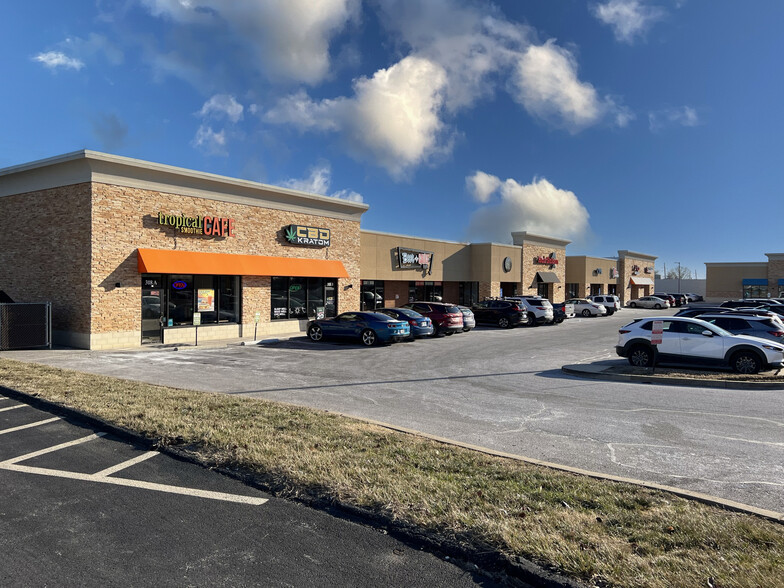 318 Mid Rivers Mall Dr, Saint Peters, MO for lease - Building Photo - Image 1 of 12