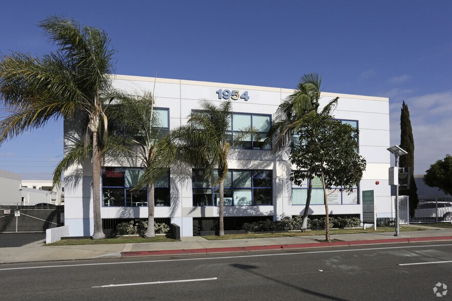 1954 Placentia Ave, Costa Mesa, CA à louer - Photo du bâtiment - Image 2 de 6