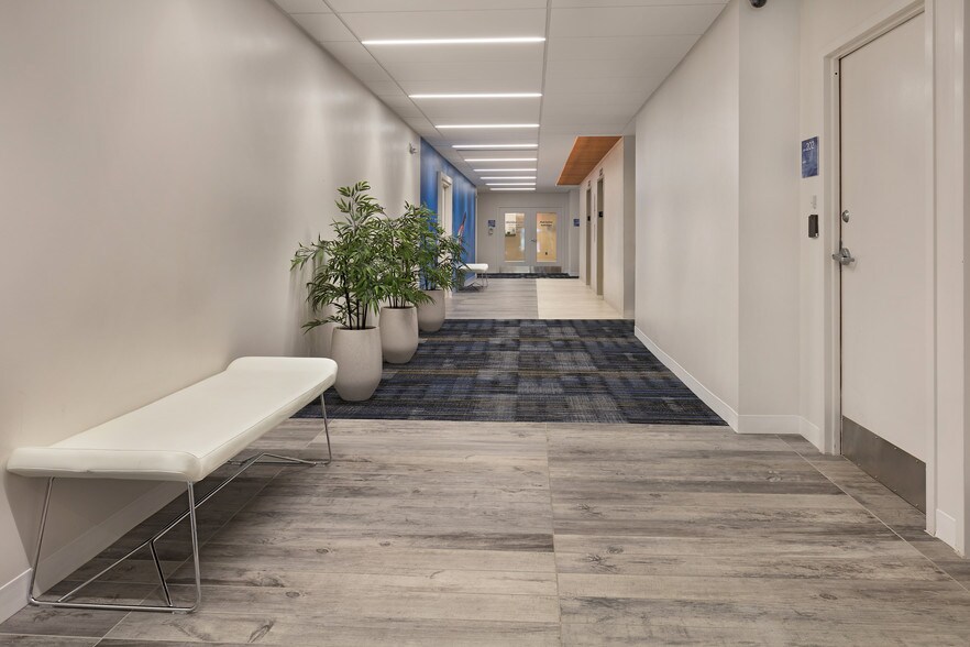 6715 Little River Tpke, Annandale, VA for lease - Lobby - Image 1 of 3