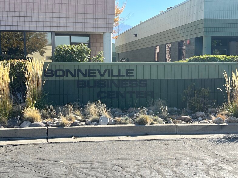 4380-4410 S Century Dr, Salt Lake City, UT à louer - Photo du bâtiment - Image 1 de 3