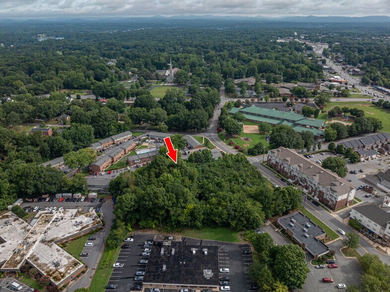 4th Street Dr, Hickory, NC for sale - Building Photo - Image 2 of 11