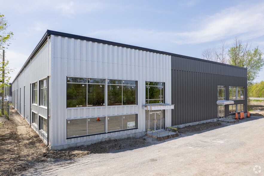 5593 Av Pierre-Dansereau, Salaberry-de-valleyfield, QC à vendre - Photo du bâtiment - Image 1 de 1