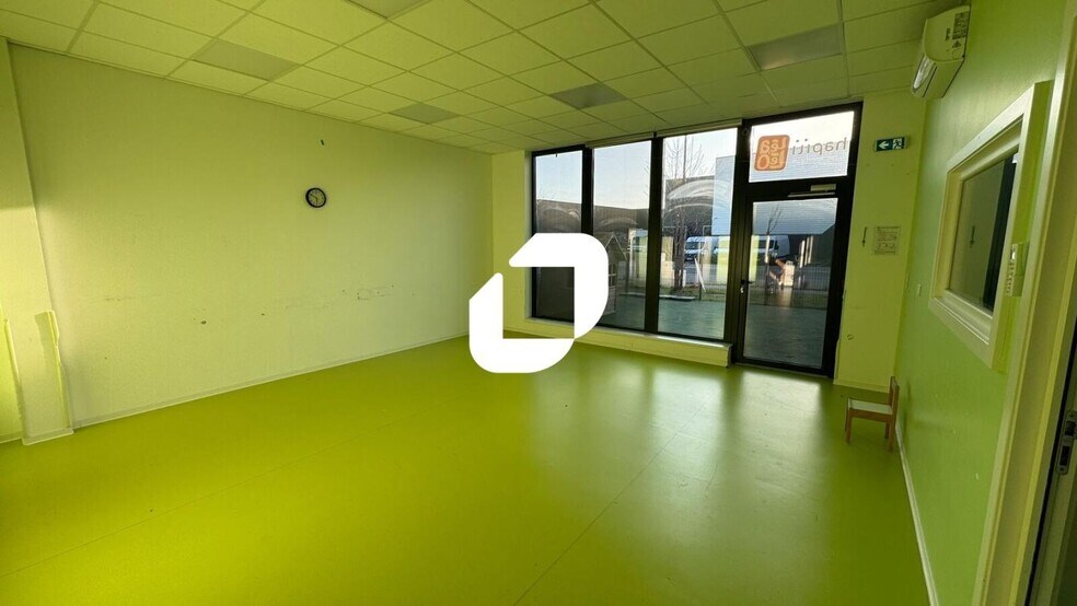 2-6 Rue Des Charrons, Hangenbieten for lease - Interior Photo - Image 3 of 9