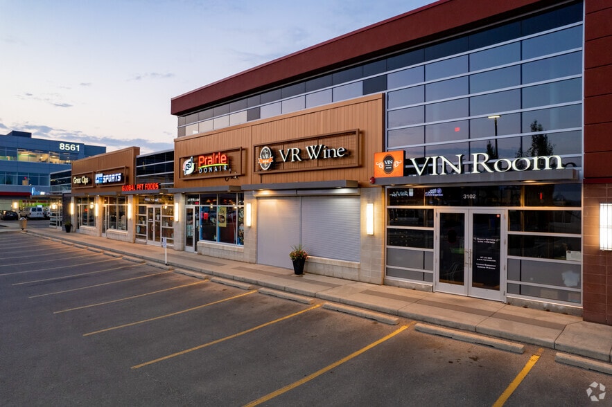 8561 8A Ave SW, Calgary, AB for sale - Primary Photo - Image 1 of 1