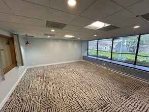 7945 Macarthur Blvd, Cabin John, MD for lease Interior Photo- Image 2 of 5