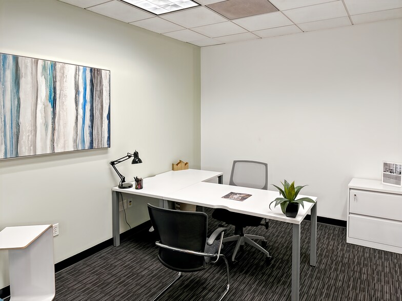 6303 Owensmouth Ave, Woodland Hills, CA for lease - Building Photo - Image 1 of 20