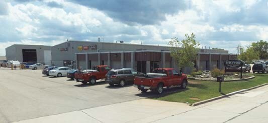 11911 W Silver Spring Rd, Milwaukee, WI à louer - Photo du bâtiment - Image 1 de 4