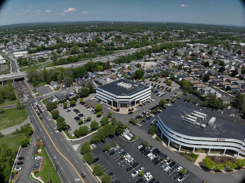 611 River Dr, Elmwood Park, NJ for sale - Matterport Community - Image 3 of 34