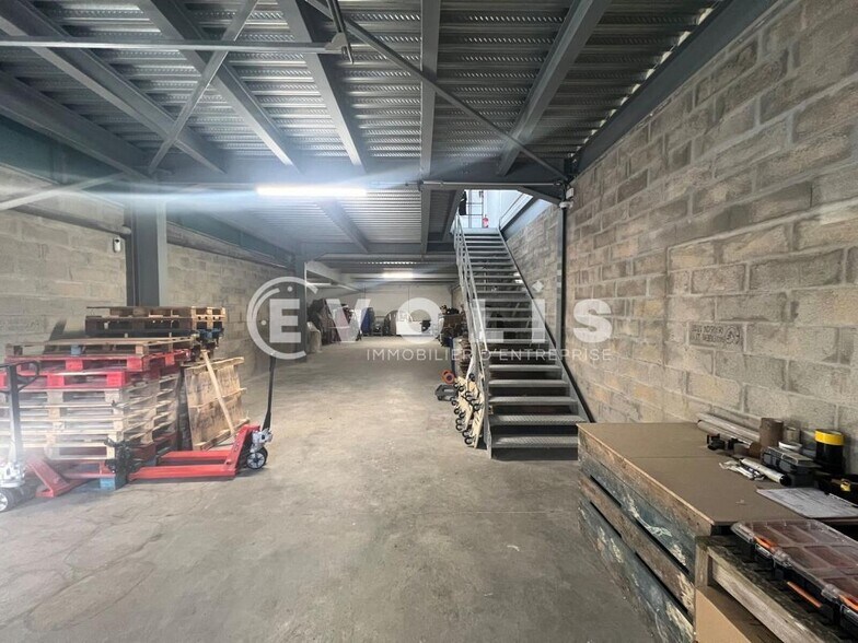 Flex in Neuilly-Plaisance for lease - Interior Photo - Image 3 of 8