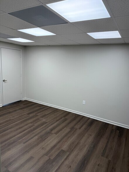 4559 Granite Dr, Tucker, GA à louer - Photo du bâtiment - Image 3 de 5