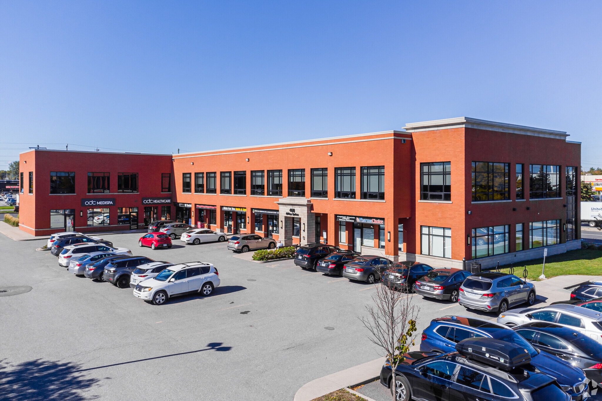 460 W Hunt Club Rd, Ottawa, ON for sale Primary Photo- Image 1 of 1