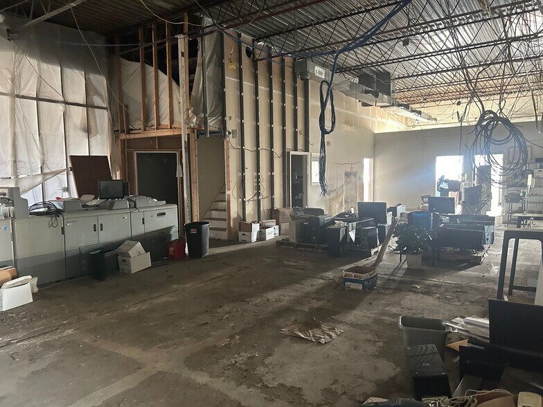 45 Sarah Dr, Farmingdale, NY à vendre - Photo intérieure - Image 3 de 5