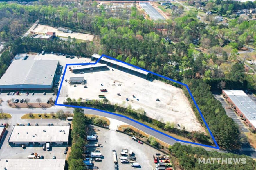 6025 Parkway North Dr, Cumming, GA à louer - Photo principale - Image 1 de 12