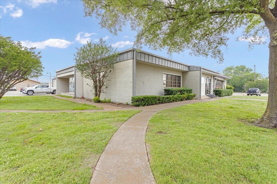 1485 N Main St, Paris, TX à vendre - Photo du bâtiment - Image 2 de 42