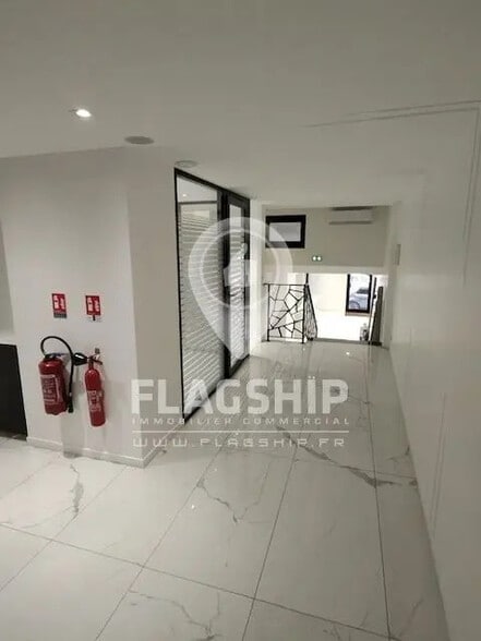 Commerce de détail dans Paris à vendre - Hall d’entrée - Image 3 de 8