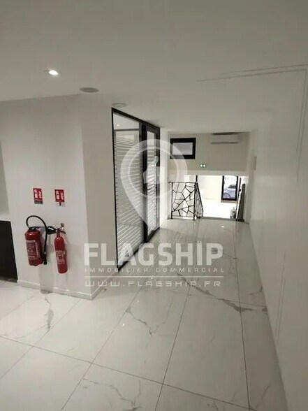 Retail in Paris for sale - Lobby - Image 3 of 8