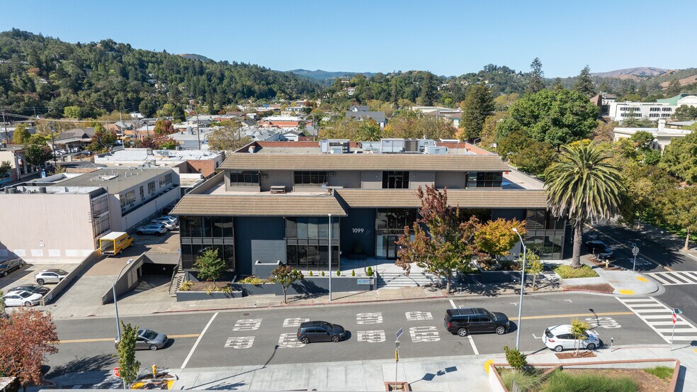 1099 D St, San Rafael, CA à vendre - Photo du bâtiment - Image 2 de 9