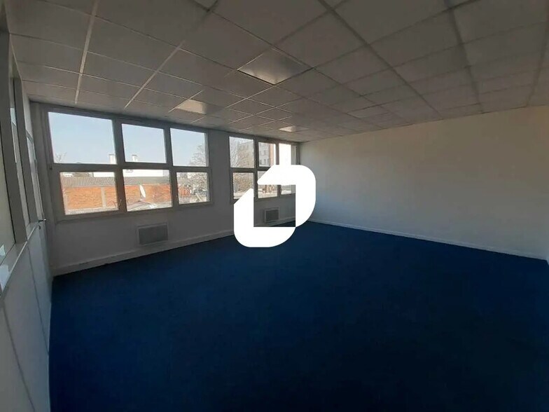 Office in Montreuil for lease - Interior Photo - Image 3 of 5