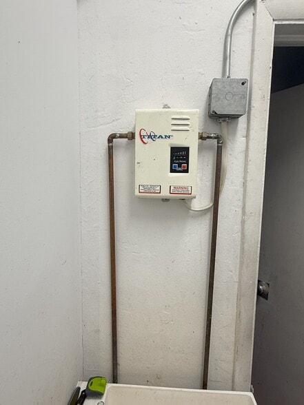 856 Ali Baba Ave, Opa Locka, FL à vendre - Photo du bâtiment - Image 2 de 10