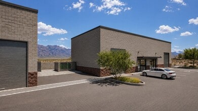 6162 Travel Center dr, Tucson, AZ à louer Photo du bâtiment- Image 2 de 3