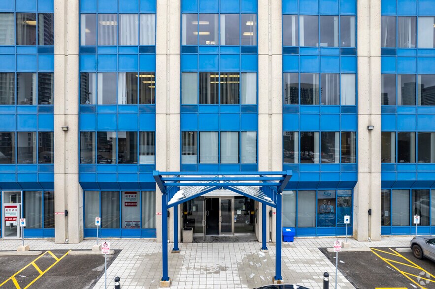 250 Consumers Rd, Toronto, ON à louer - Photo du bâtiment - Image 3 de 5