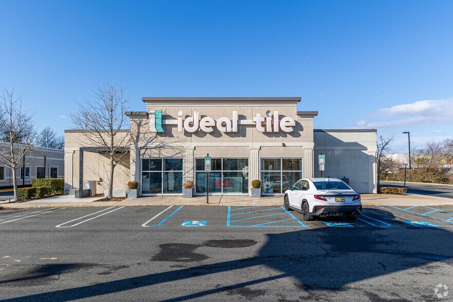 1914 NJ-35, Oakhurst, NJ à vendre - Photo du bâtiment - Image 2 de 10