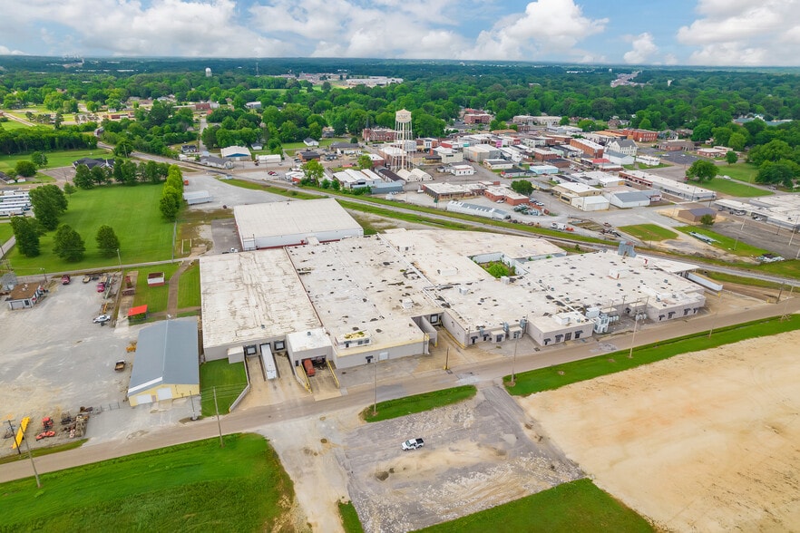 1101 McKnight -1, Humboldt, TN à louer - Photo du bâtiment - Image 2 de 19