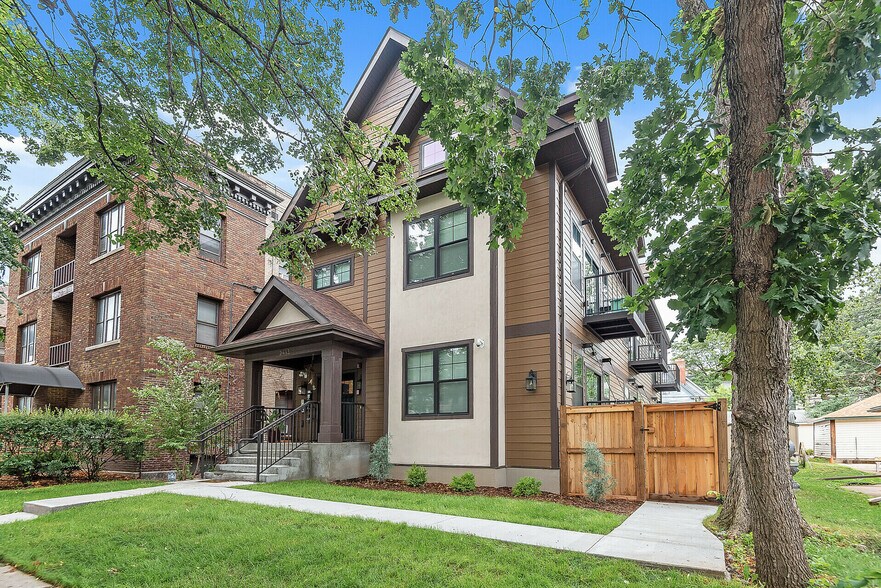 2413 1st Ave S, Minneapolis, MN à vendre - Photo du bâtiment - Image 2 de 11