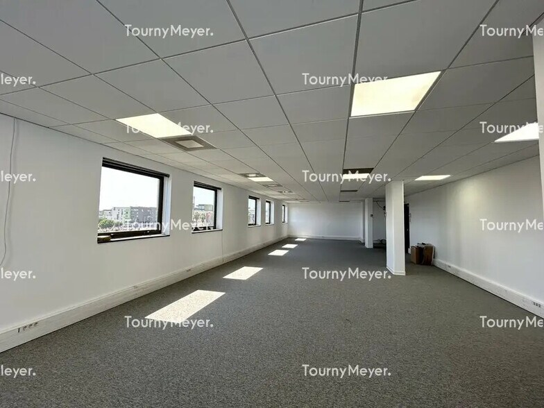 Office in Montpellier for lease - Building Photo - Image 3 of 4