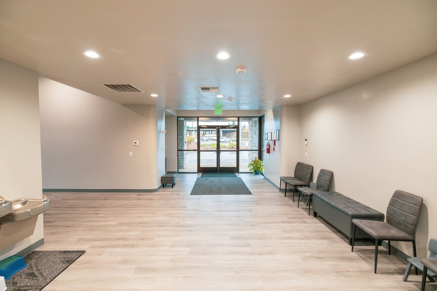 400 W Rio Vista Ave, Burlington, WA for sale - Building Photo - Image 3 of 14