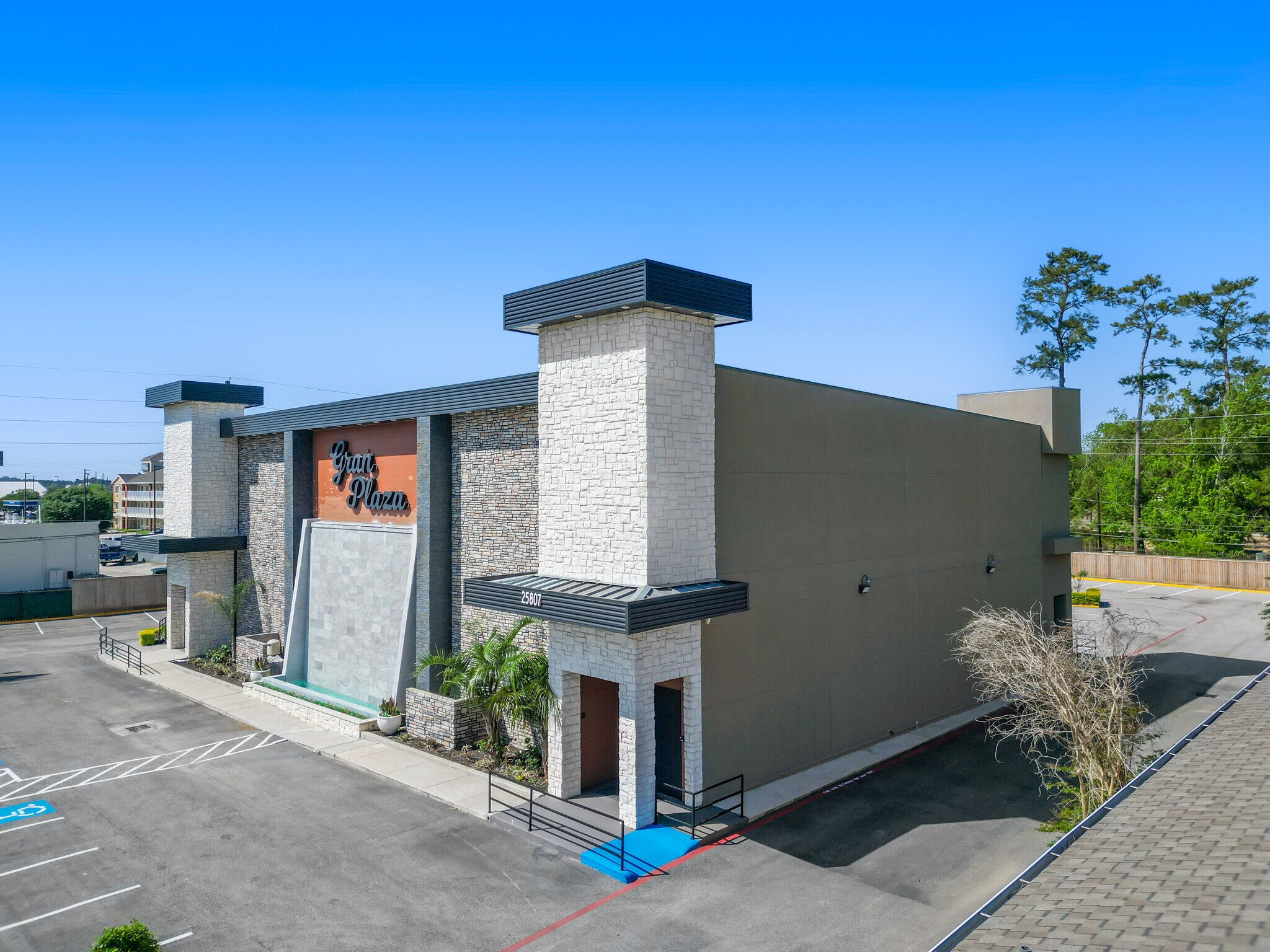 25807 I-45, Spring, TX à vendre Photo du bâtiment- Image 1 de 35