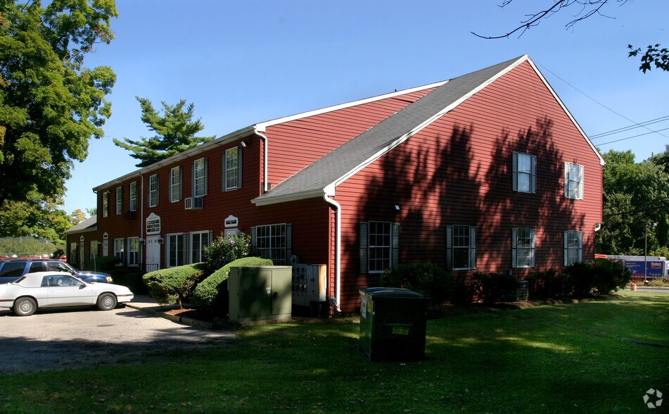 56 Danbury Rd, New Milford, CT à vendre - Photo principale - Image 1 de 19