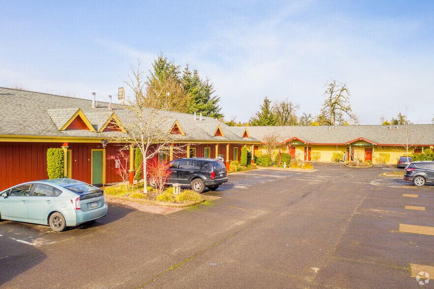 725 Row River Rd, Cottage Grove, OR à vendre - Photo du bâtiment - Image 3 de 6